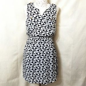 sleeveless dress size M